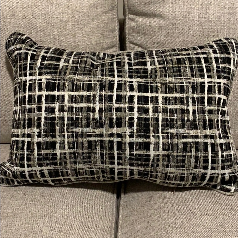 Decorative pillow